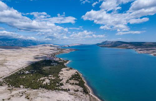 A White Cliffside Studio - Photo 28