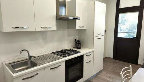 Apartment near the Ferrari Museum, Wi-Fi, fully equipped kitchen, Free street parking - Photo 4, stove
