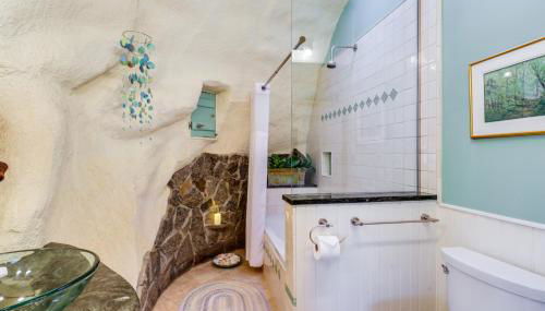 Less Than 6 Mi to Arlington Whimsical Stone Abode! - Foto 3