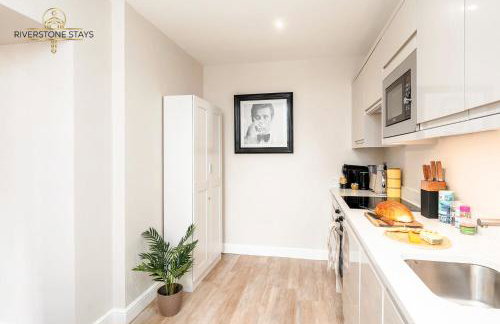 King Size Bed, City Centre, Long Stay Offers, Fast Wifi, Fully Equipped Kitchen, Dedicated Work Place - Foto 15