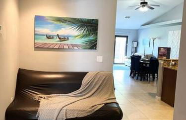 Debbie's 3-Bedroom Apartment in a duplex - Foto 9