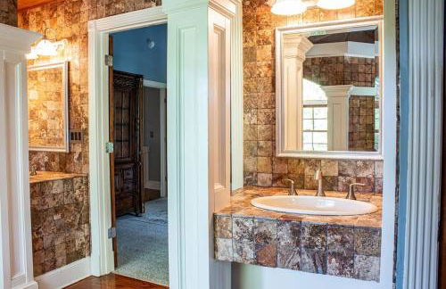 Creekside Haven with Dock & Scenic Views - Foto 12