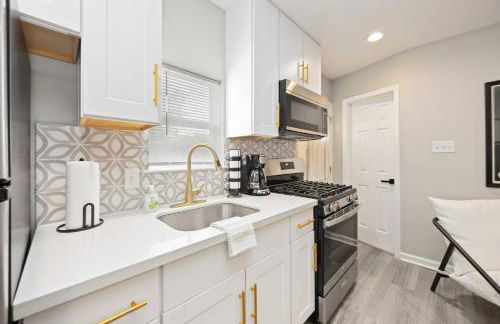 Steps from the Best of the Heights-Modern Comfort! - Foto 20