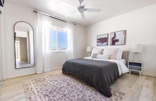 Spacious home with pool, fireplace, outdoor deck - Foto 22