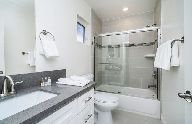 Brand NEW Luxury Modern 3bdr Townhome In Silver Lake - Photo 17