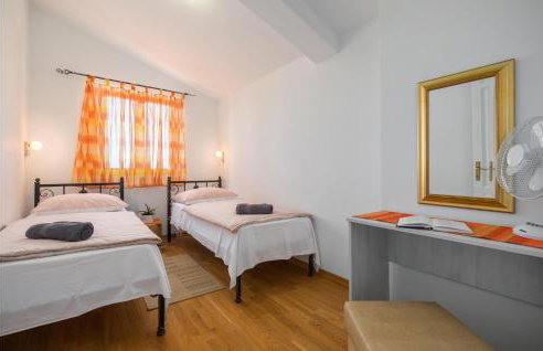 Four-Bedroom Holiday Home In Golubovo - Foto 41