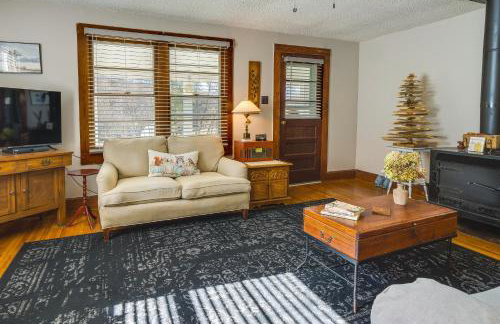 Pet-Friendly Topton Home with Patio, Deck and Views! - Foto 4