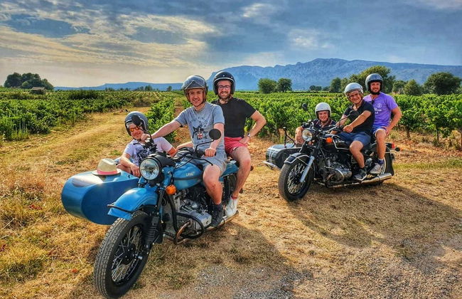 Balade privée en side-car dans les vignobles et les champs de lavande - Photo 3