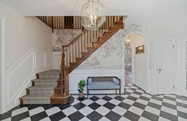 Elegant Spring Stay on Peaceful Retreat - Photo 27