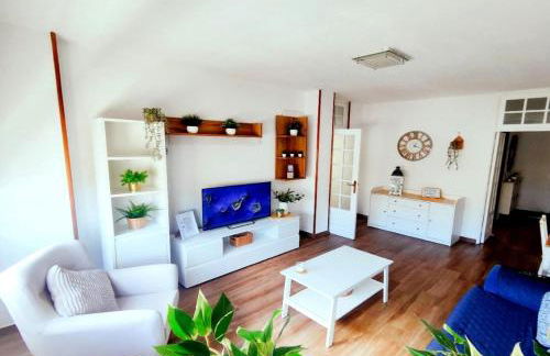 Escapada Deluxe con Wifi 2 Hab 2 Baños con Cocina & SmartTV cerca de Todo - Foto 1