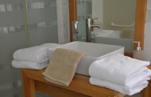 Cottage Mackinley, séjour spacieux et chaleureux, salon de jeux, grande salle à manger, 15 pers, Centre Historique, gare TER - Foto 28