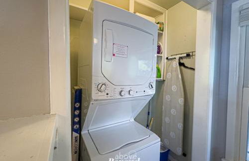 The Updated Aviator - Minutes to Everything Wichita Falls, TX - Foto 8