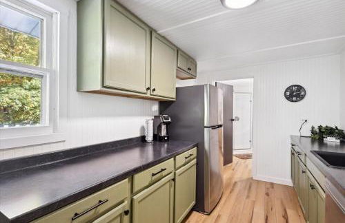 Sister Lakes Lakeside House - Sleeps 16 - Foto 21