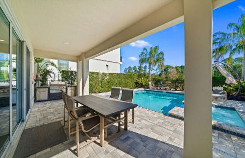 Epic Playhouse Getaway - Castle & Superhero Bunks Theater Private Pool No Rear Neighbors - Foto 64