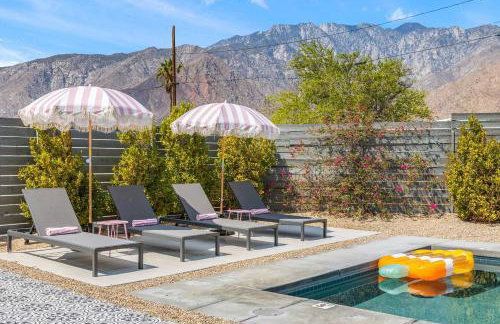 Whimsical Oasis Retreat by Rather Be Properties - Foto 17