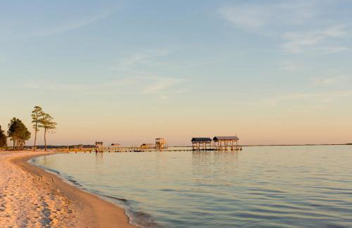 Artsy Downtown Retreat with Hot Tub - Photo 47