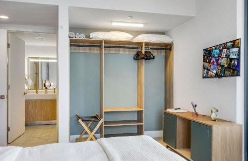 Stunning Lux 2 Bed 2 Bath with Panoramic View from Balcony - Foto 25