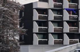 "Miramonte" appartement avec terrasse vue montagne et parking privatif sous-sol, à proximité immédiate des pistes, cœur de Vars les Claux, secteur point show avec commodités et piscine chauffée de plein air - Foto 1