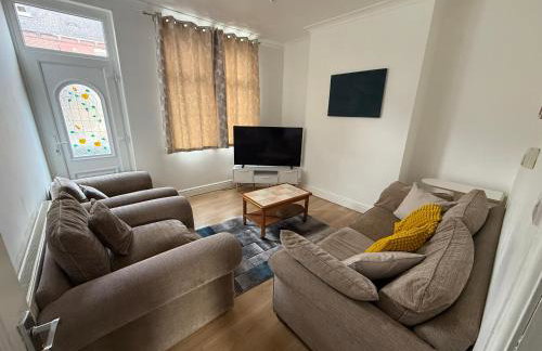 Leeds Serviced Accommodation - Apartments - 3 Bed House-Close To Centre -M621 & M1 - Contractors - Business Travellers - Families - Photo 21