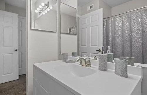 3BEDS, Resort, Pool, near UT 5mins to Downtown - Foto 7