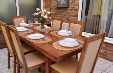 28 ExcellentStays - Heathrow - 5 Bedroom House - Foto 24