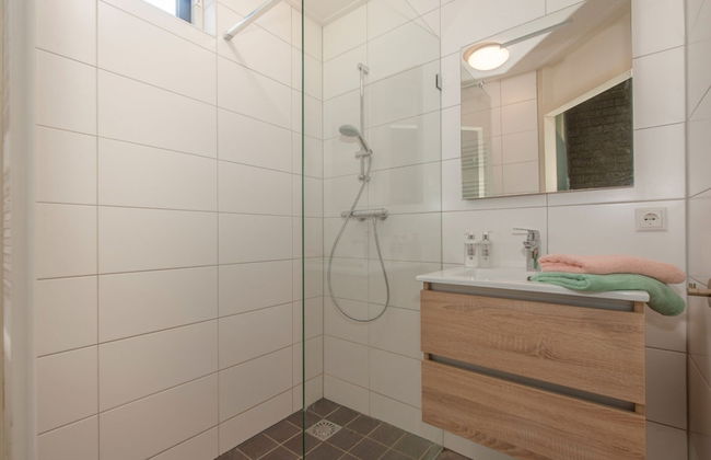 Restyled Bungalow with Dishwasher near Nature Reserve - Photo 9