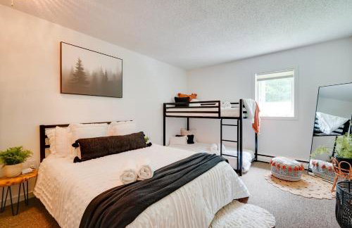 Ski-In/Ski-Out Magic Mountain Condo w/ Deck! - Foto 12