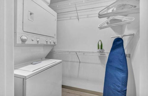 Epic Downtown Pad • Entertain & Unwind - Foto 20