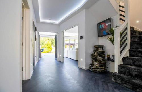 Luxury 4-Bedroom High-End Home, Includes Jacuzzi and Pool Table - Foto 52