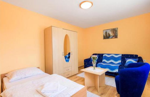 Stunning Apartment In Otocac With Wifi - Foto 15