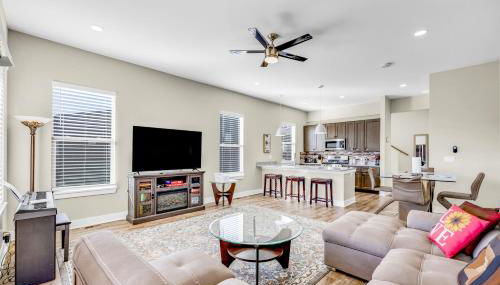 Bright & Spacious Modern Home, Mountain Views, Walk to Downtown - Foto 2