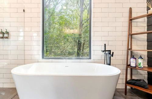 Modern Farmstay Cabin with Friendly Animals, Pond Views & Nature Trails Near Cedar Creek, Texas - Photo 21