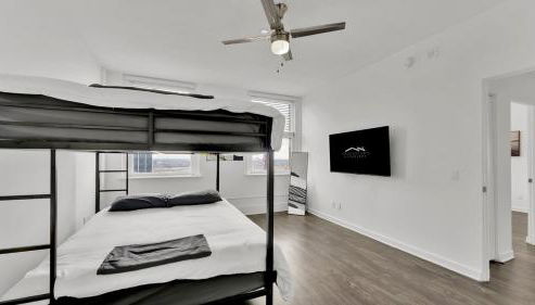 HEB703 Modern & Chic 2 Bedroom Condo Downtown Fort Worth, Free Parking, Walk to Convention Center - Foto 3