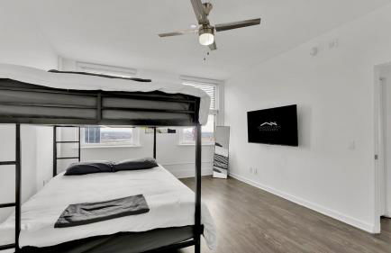 HEB703 Modern & Chic 2 Bedroom Condo Downtown Fort Worth, Free Parking, Walk to Convention Center - Foto 3