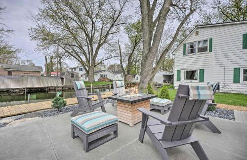 Waterfront Syracuse Home with Patio and Fire Pit! - Foto 2