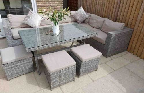 Modern 4 bedroom house in Weymouth Sunny Corner - Photo 2