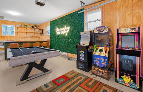 Relaxing Pocono Stay Near Lake with Hot Tub & BBQ - Foto 13