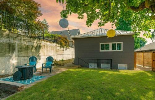 Fremont Bungalow with Backyard View Seattle - Photo 7
