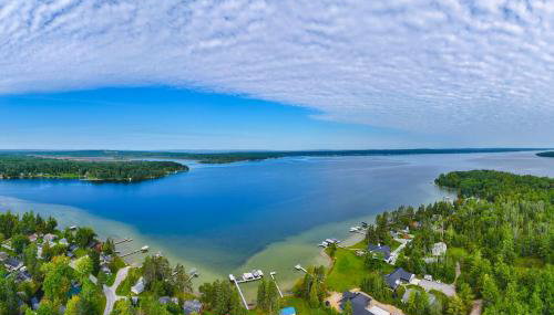 Pet Friendly Mullett Lake Cabin with Dock! - Foto 3