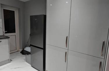 Bright 4BR Home, Outdoor Garden, Easy Parking - Foto 23