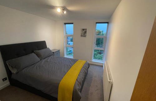 Spacious 2-Bedroom Flat Near Surbiton Station - Foto 4