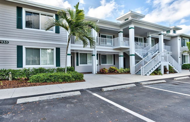 Catina Vacation Rental: Bright 2-BR Condo with Lake Views. Located in Lely Resort with Pool, Hot Tub, and Golf Access. Ideal for Golfers and Beachgoers, Minutes from Naples and Marco Island - Foto 35