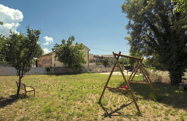 Well Maintained Holiday Home With Private Heated Pool Near the Beach - Foto 20