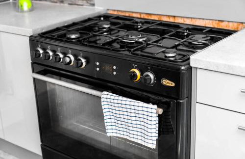 Modern 6-Bedroom Home - Sleeps 12 - Parking - Garden 568P - Foto 54