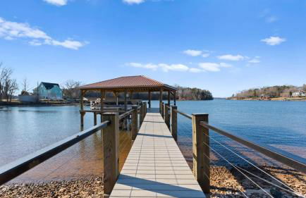 Pleasant Cove Waterfront Getaway With Fire Pit, Deck, and Lake Views - Foto 30