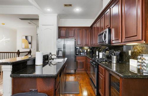 Modern Luxury Townhome in Uptown Galleria - Foto 24