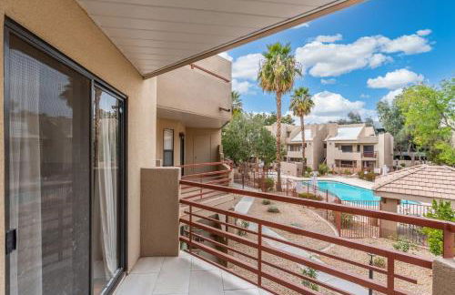 Mid-Century, Two-story with private Balconies & Pool view - Foto 18