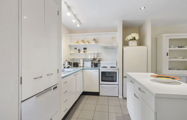 Stylish Central 2BR Apt nr Hospital - Foto 14