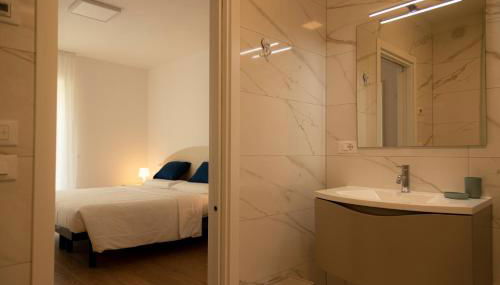 HOLIDAY APARTMENTS GIULIA - Blue - Photo 2