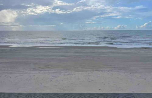 Surfside Beachfront Luxe - Photo 6